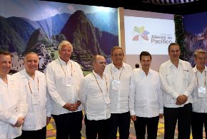 Mandatarios firmaron Protocolo Adicional al Acuerdo Marco de la Alianza del Pacífico y también la Declaración de Cartagena, luego realizaron rueda de prensa